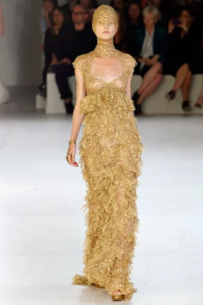 Look 30